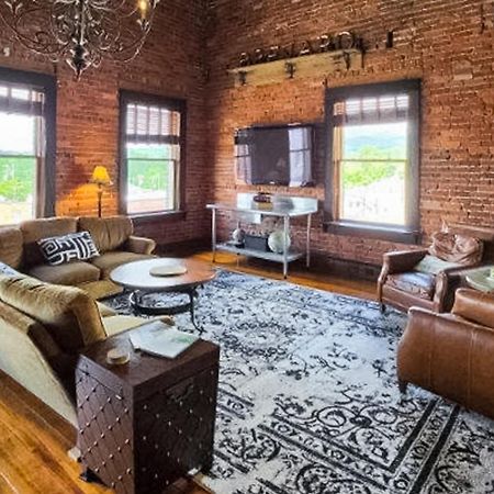 Brick Loft Penthouse On Main Apartamento Brevard Exterior foto